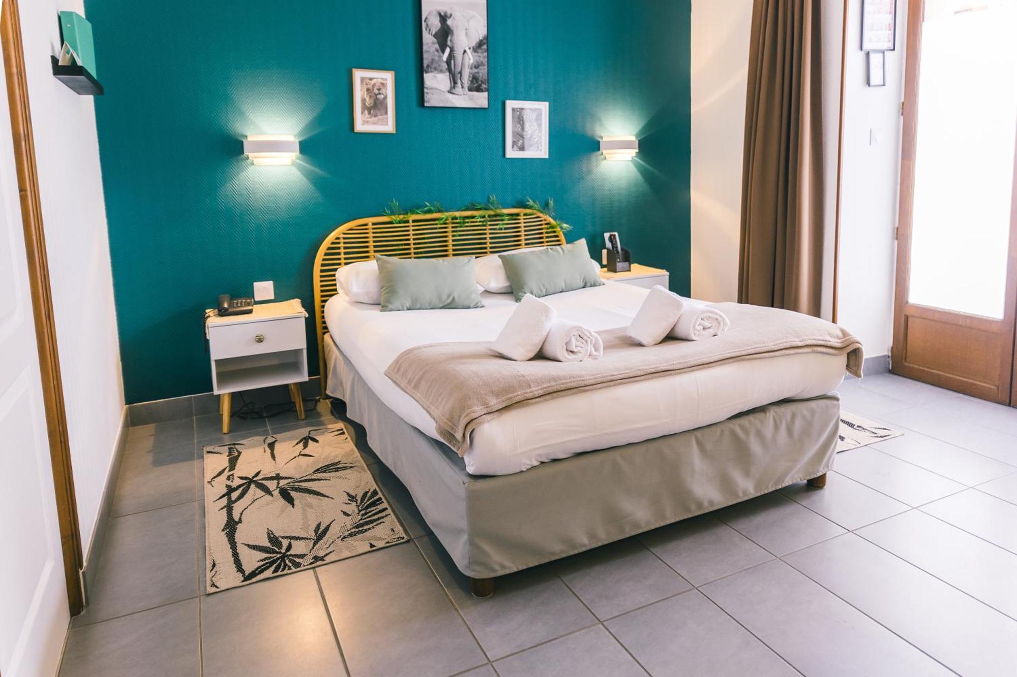 Logis Hotel & Restaurant Le Soleil D'Or Montigny-la-Resle Esterno foto