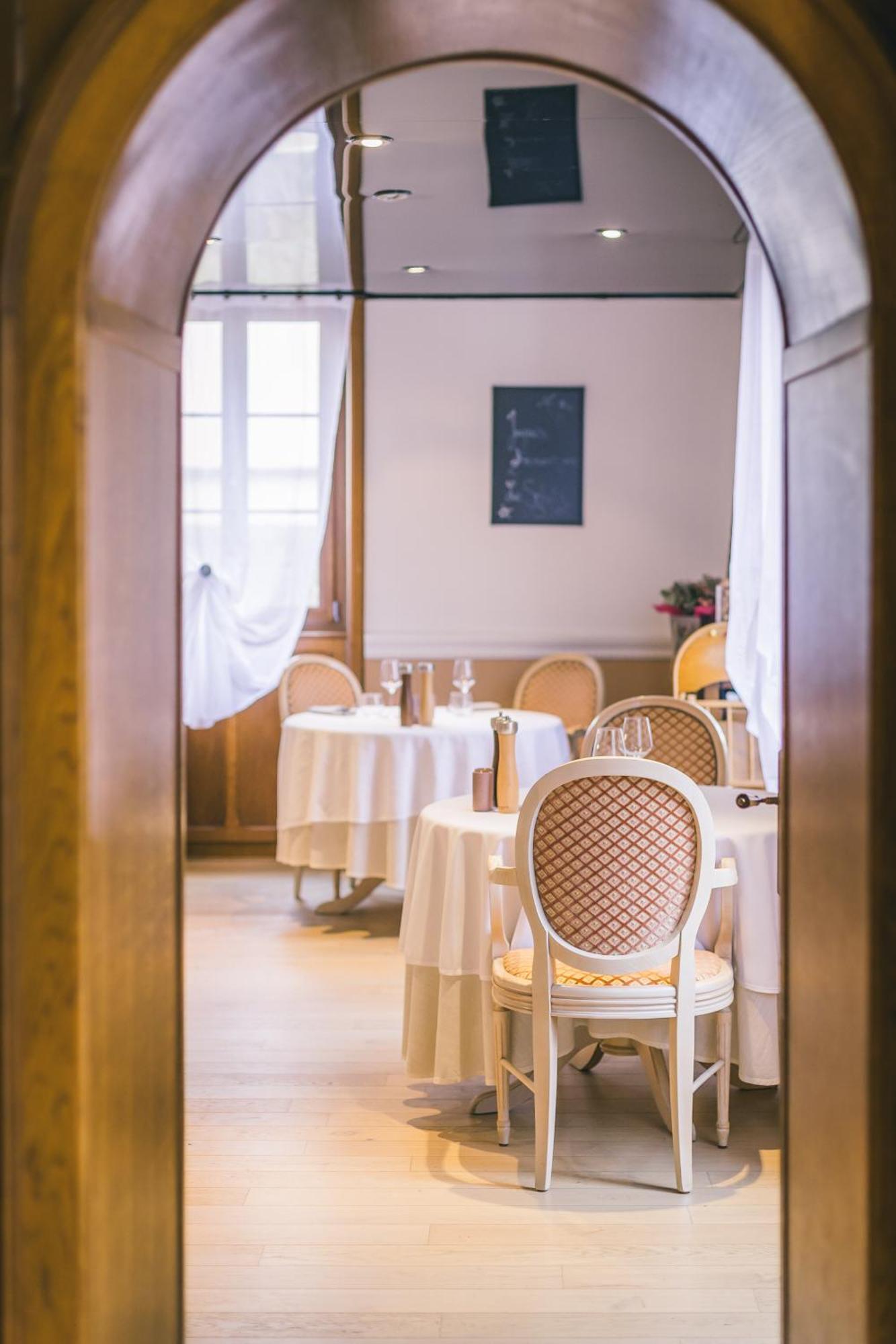Logis Hotel & Restaurant Le Soleil D'Or Montigny-la-Resle Esterno foto